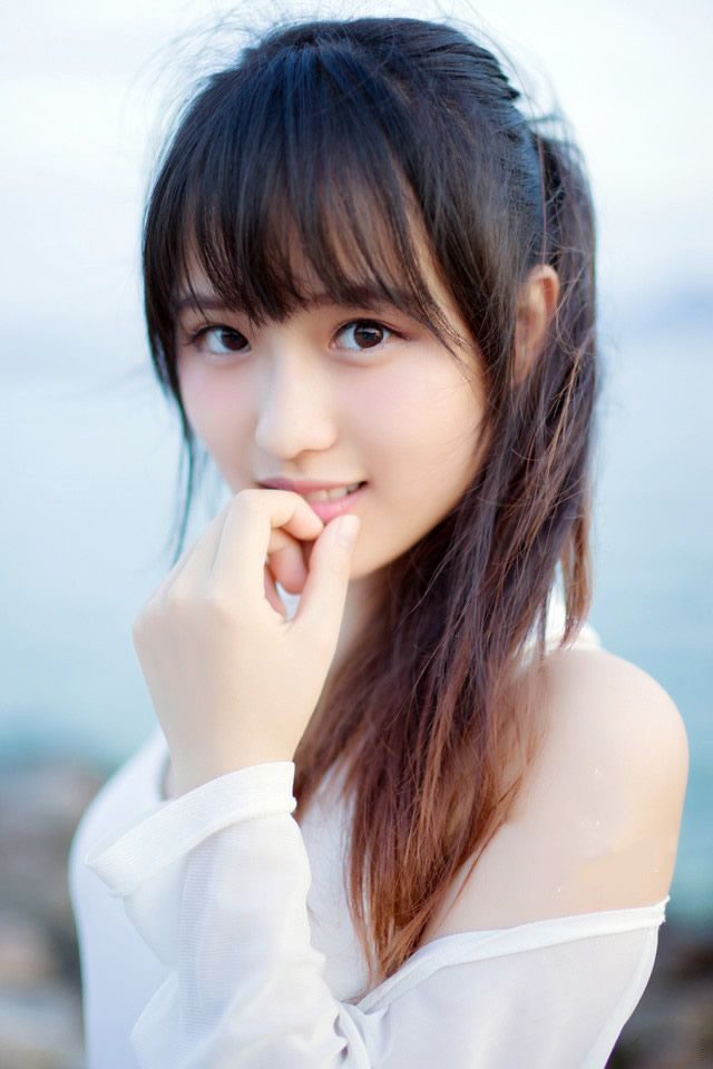 “进来吧。”吕布看了一眼地上的杯盏，摇了摇头，坐在自己的位子上向两女招了招手。